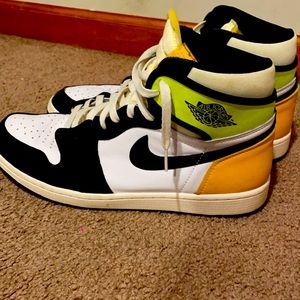 Jordan retro 1 volt gold